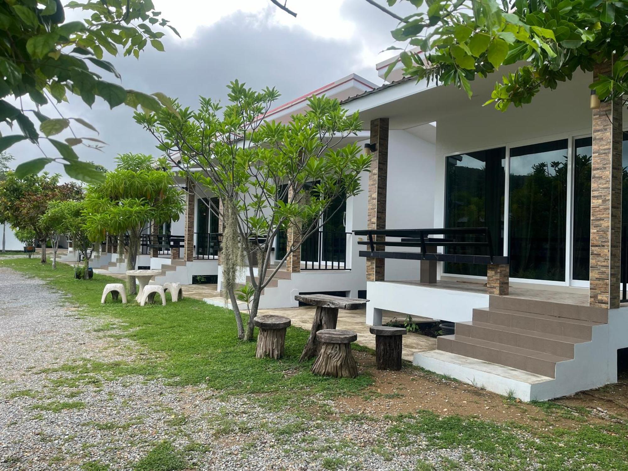 สุขสำราญรีสอร์ท หาดเจ้าหลาว จันทบุรี Exterior foto
